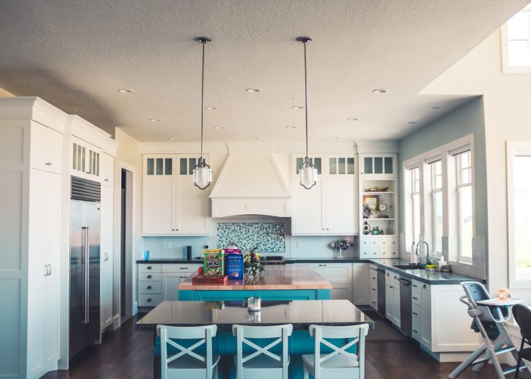 Two-tone kitchen cabinets