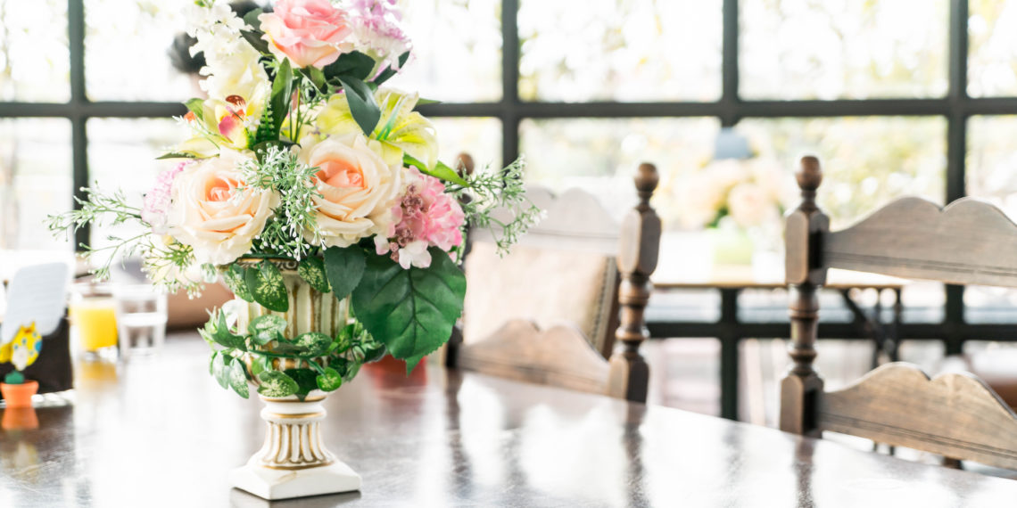 bouquet flower in vase decoration on the table