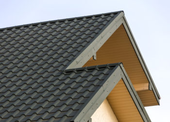 How to Clean a Roof Shingles